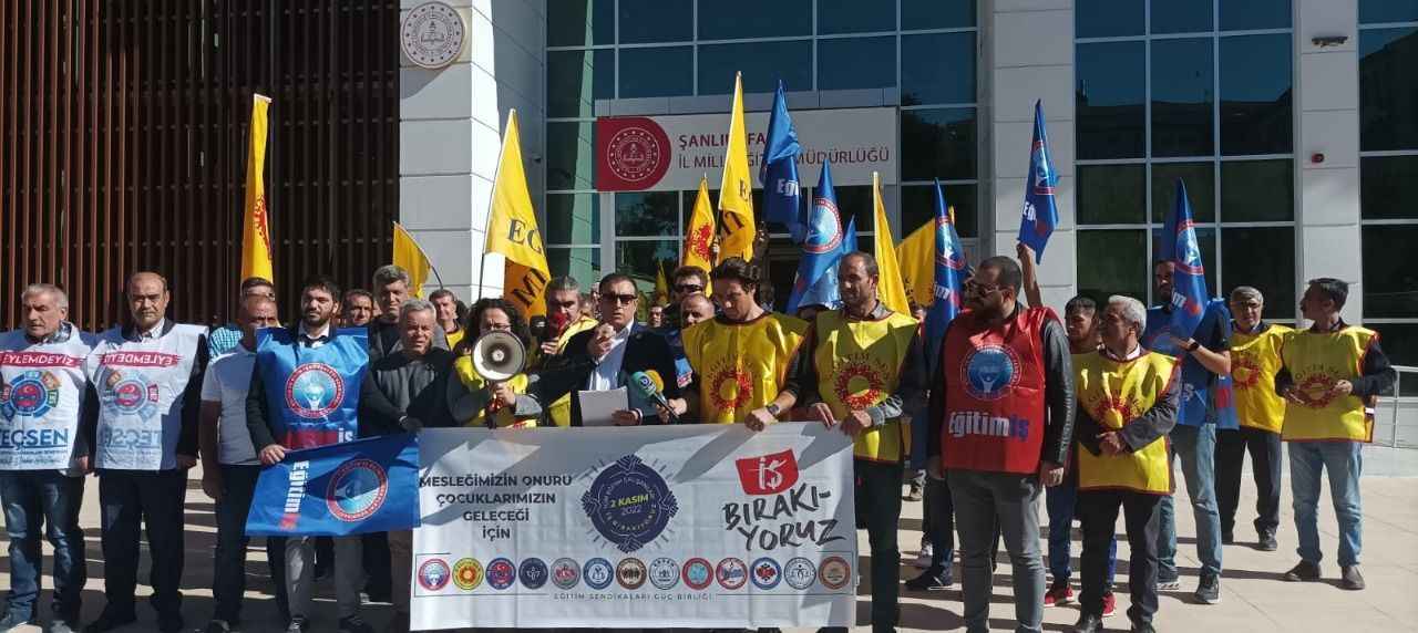 Şanlıurfa'da öğretmenler Milli Eğitim Müdürlüğü önünde eylem yaptı