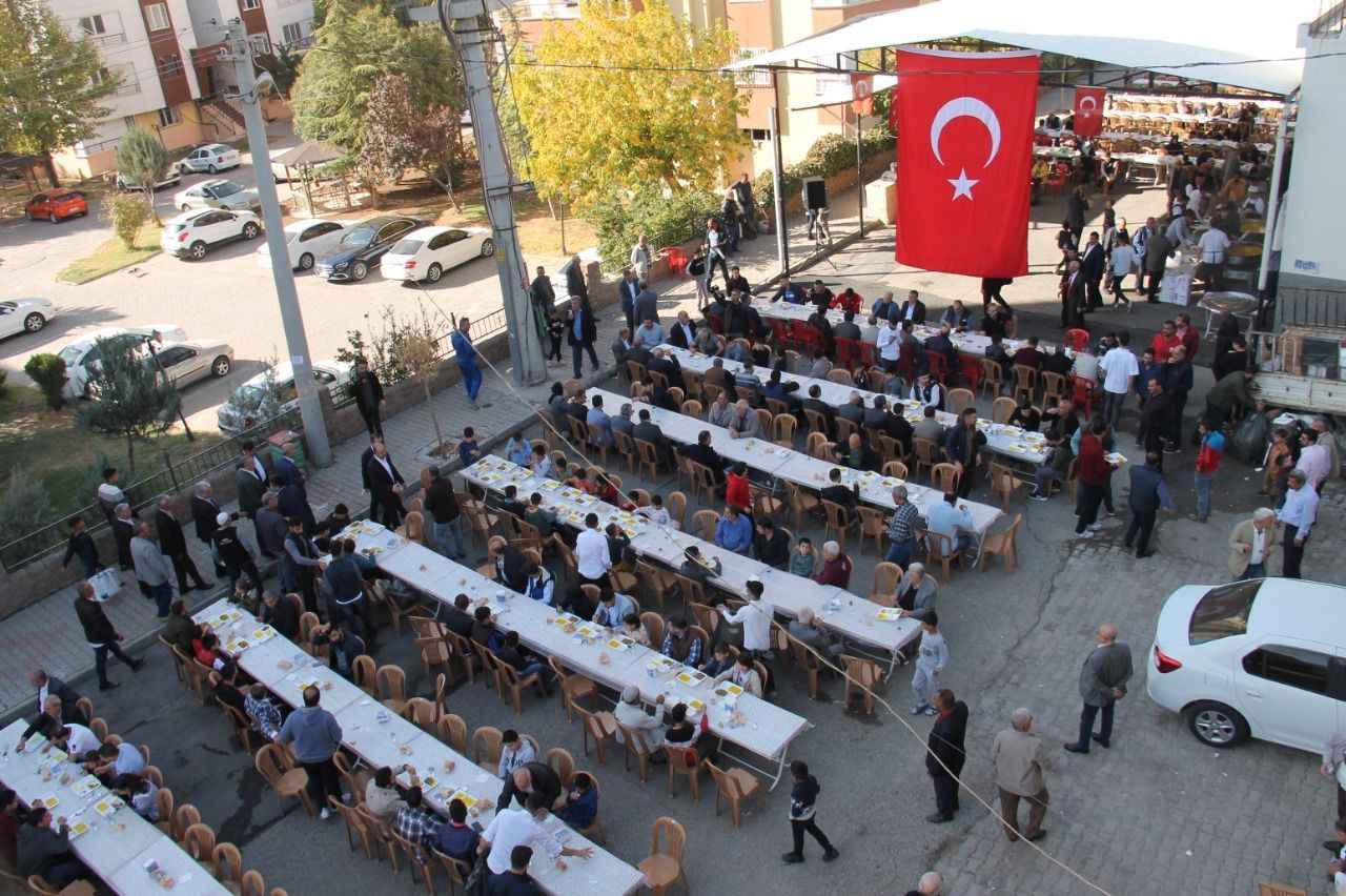 Şanlıurfa'da 10 bin kişiye yemek ikramı