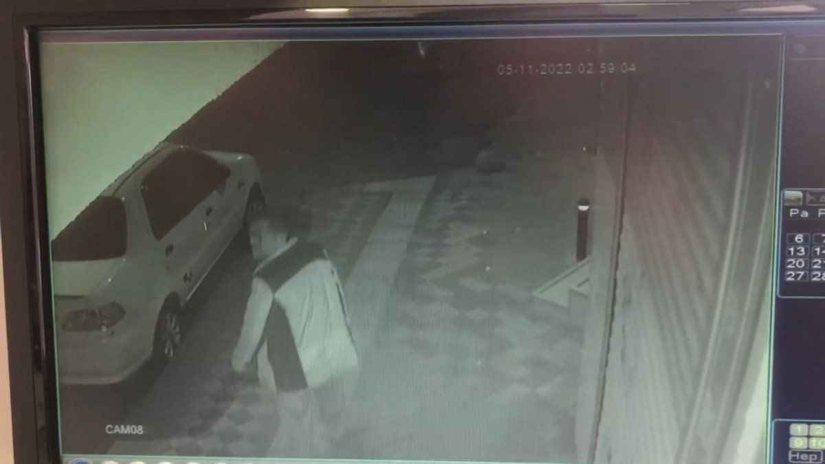 Kaldırımı Kapatıyorlar Deyip, 10 Aracın Lastiğini Kesti