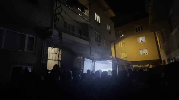 Bir kadın evde bıçakla öldürülmüş halde bulundu