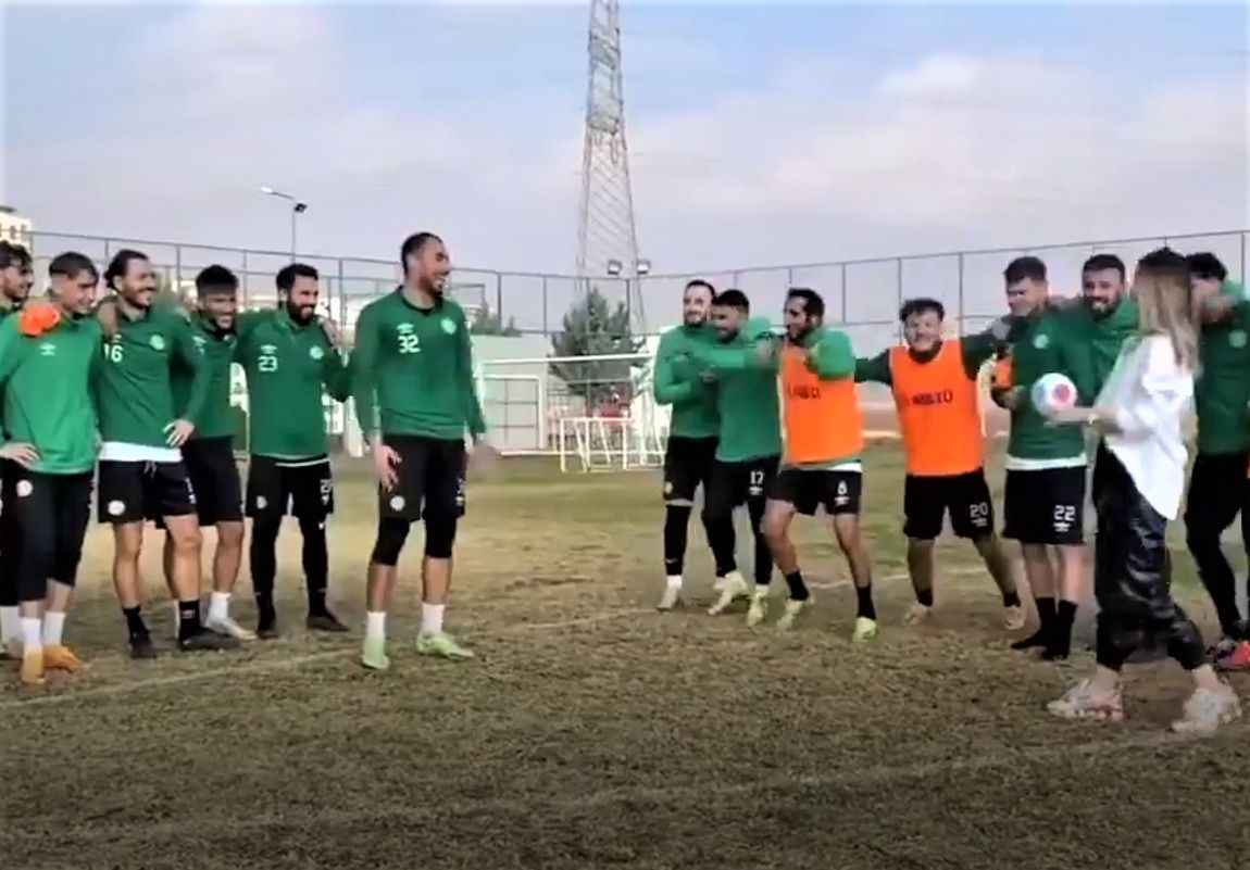 Şanlıurfasporlu futbolcuya antrenmanda sürpriz