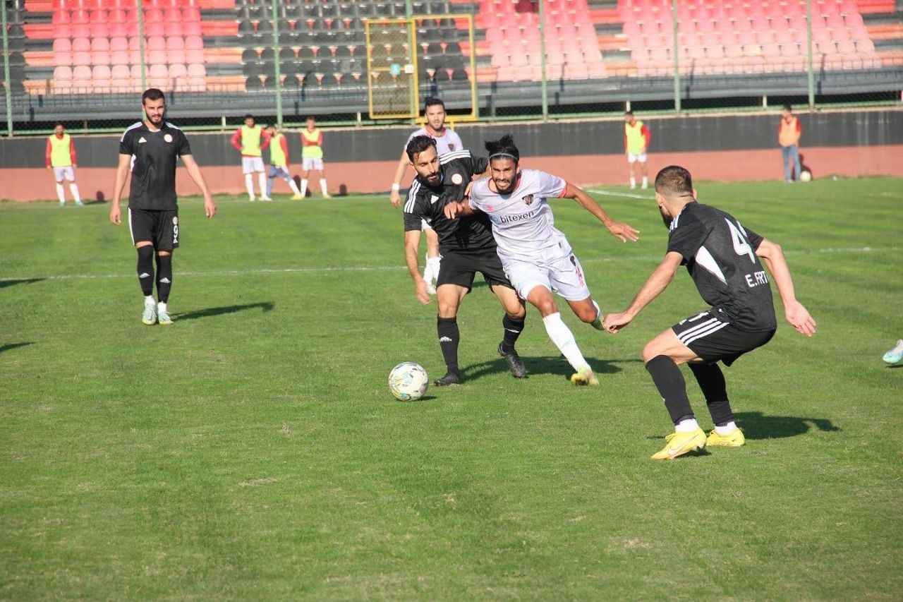Karaköprüspor lideri devirdi