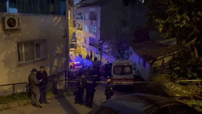 Bir Evde Silahla Vurulmuş 3 Cesed Bulundu