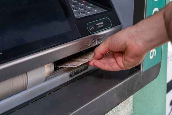 ATM'lerin yuttuğu paralar vatandaşı mağdur ediyor
