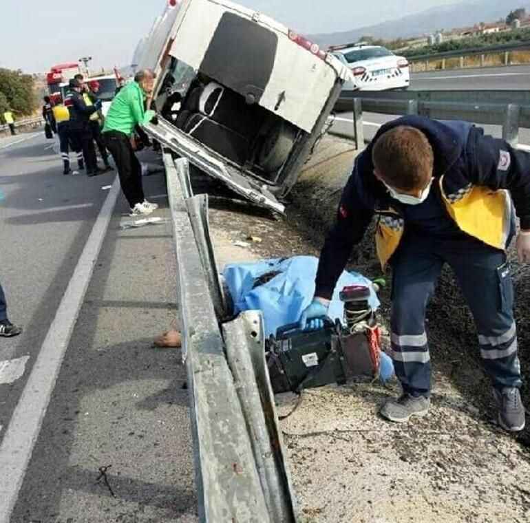 Taraftarları taşıyan minibüs bariyerlere çarptı: 1 ölü, 10 yaralı