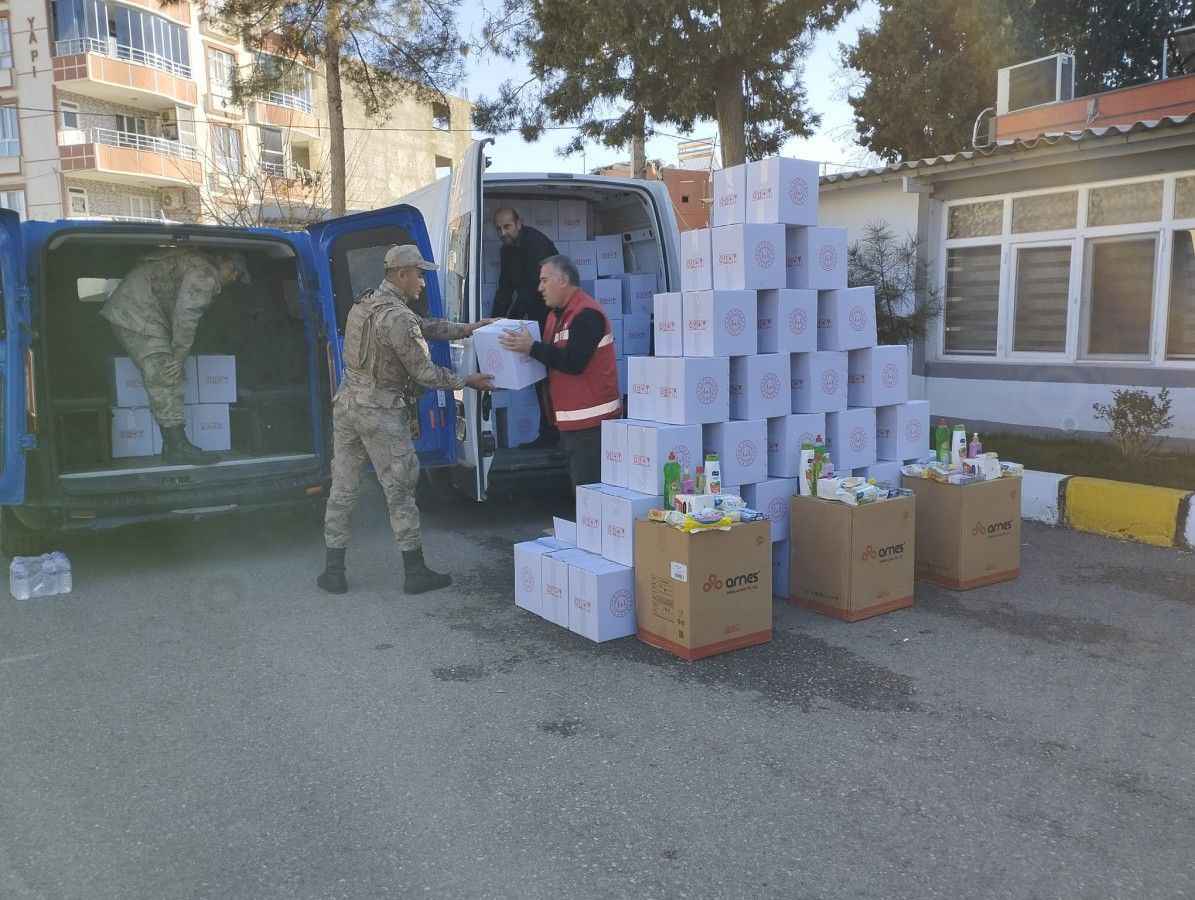 Jandarma'da yardım etti! Hilvan Kaymakamlığı’ndan ailelere temizlik desteği