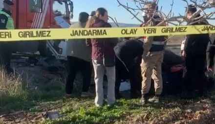 Şanlıurfa'da kazada ölen 3 kişilik aile gözyaşlarıyla toprağa verildi