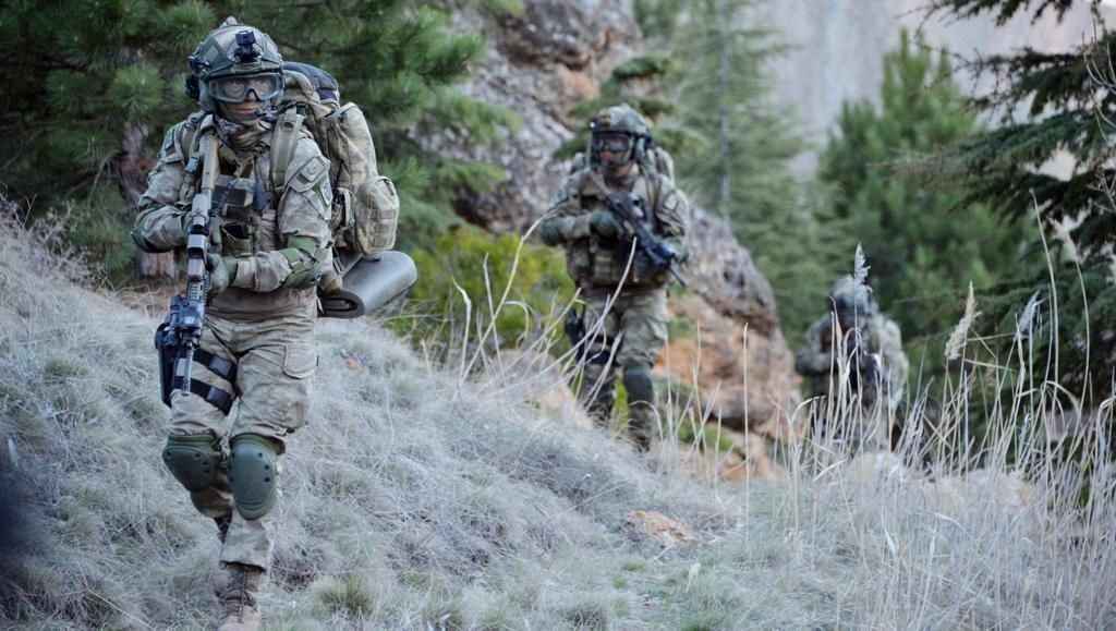 Urfa sınırında 12 terörist etkisiz hale getirildi