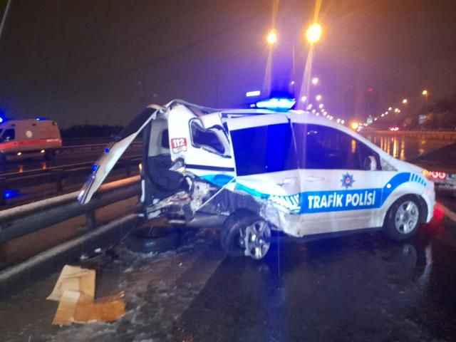 Otomobil, kaza yapan araca ve polise çarptı: 1 ölü, 1 polis yaralı