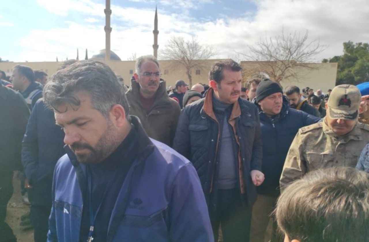 Şanlıurfa Valisi Ayhan: 3 binamızda arama kurtarma çalışmaları sürüyor