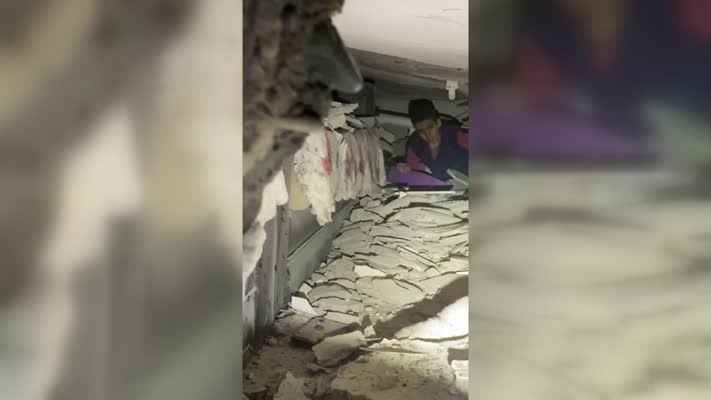 Adıyaman'da bir çocuk 207 saat sonra enkazdan çıkarıldı