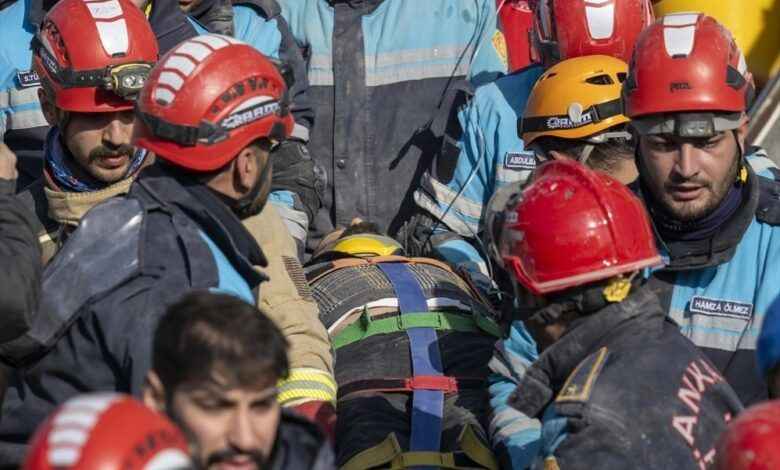 Uzman isim açıkladı! Deprem sonrası enkazdan çıkan kişiye en doğru müdahale nasıl yapılır?