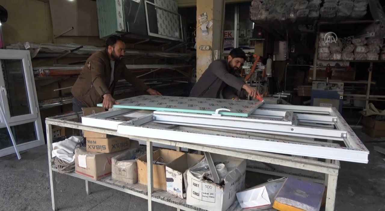 Şanlıurfalı PVC ustası arkadaşlarıyla Adıyaman'da 2 kişiyi enkazdan kurtardı
