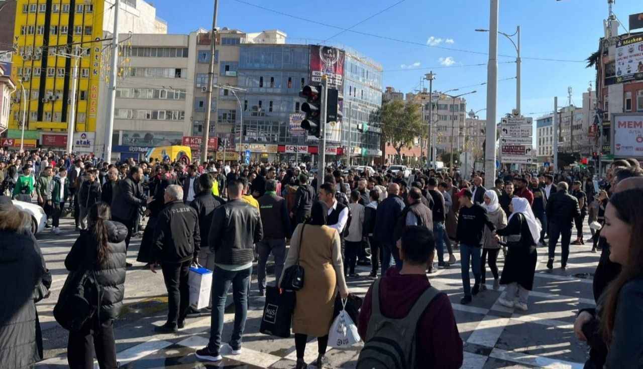 Şanlıurfa'da Şehrin göbeğinde tekmeli yumruklu kavga