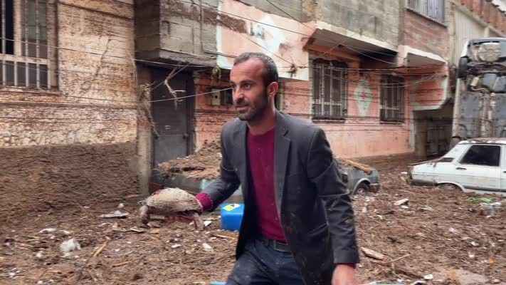 Şanlıurfa'da sel sularıyla sürüklenen 2 kaplumbağa koruma altına alındı
