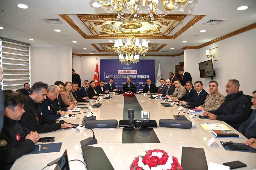 Çavuşoğlu Şanlıurfa'da deprem ve sel sonrası yapılan çalışmaları dinledi