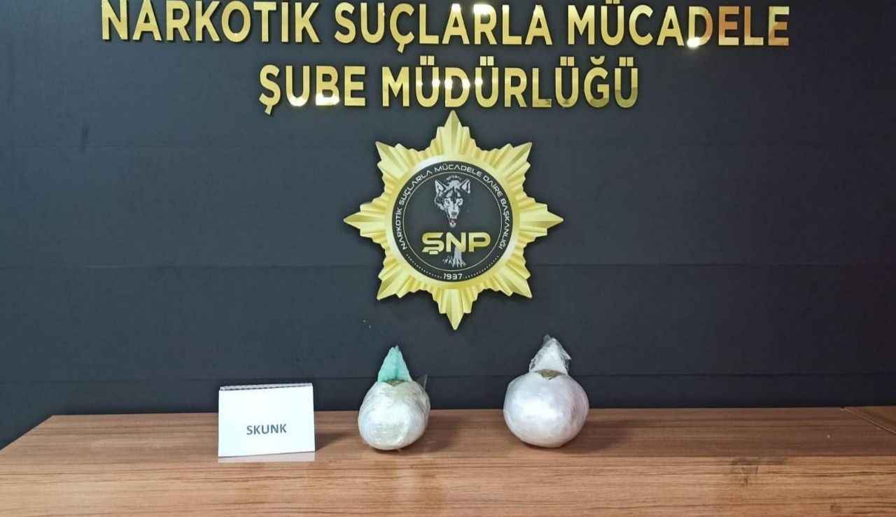 Durdurulan otobüste arama! Bir şahsa ait bagajda skunk maddesi ele geçirildi!
