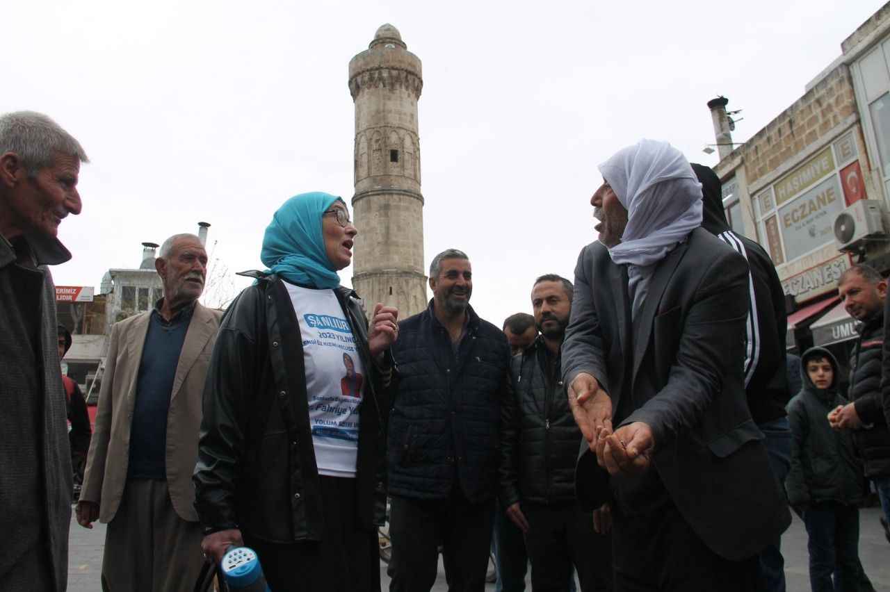 Urfa'da Bağımsız Kadın Milletvekili Adayı! Megafonuyla sokak sokak gezip oy istiyor