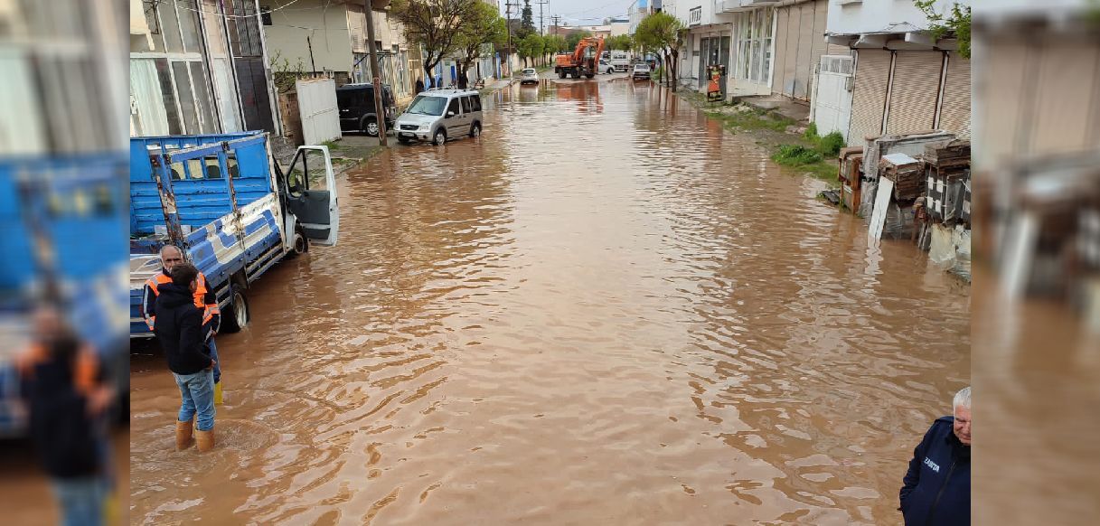 Halfeti'de ev ve işyerlerini su bastı! Valilik'ten uyarı..