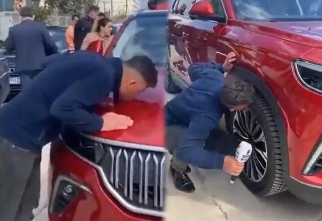 Togg'u gören Şanlıurfalı muhabir kendinden geçti! Aracın tekerini ve kaputunu öptü