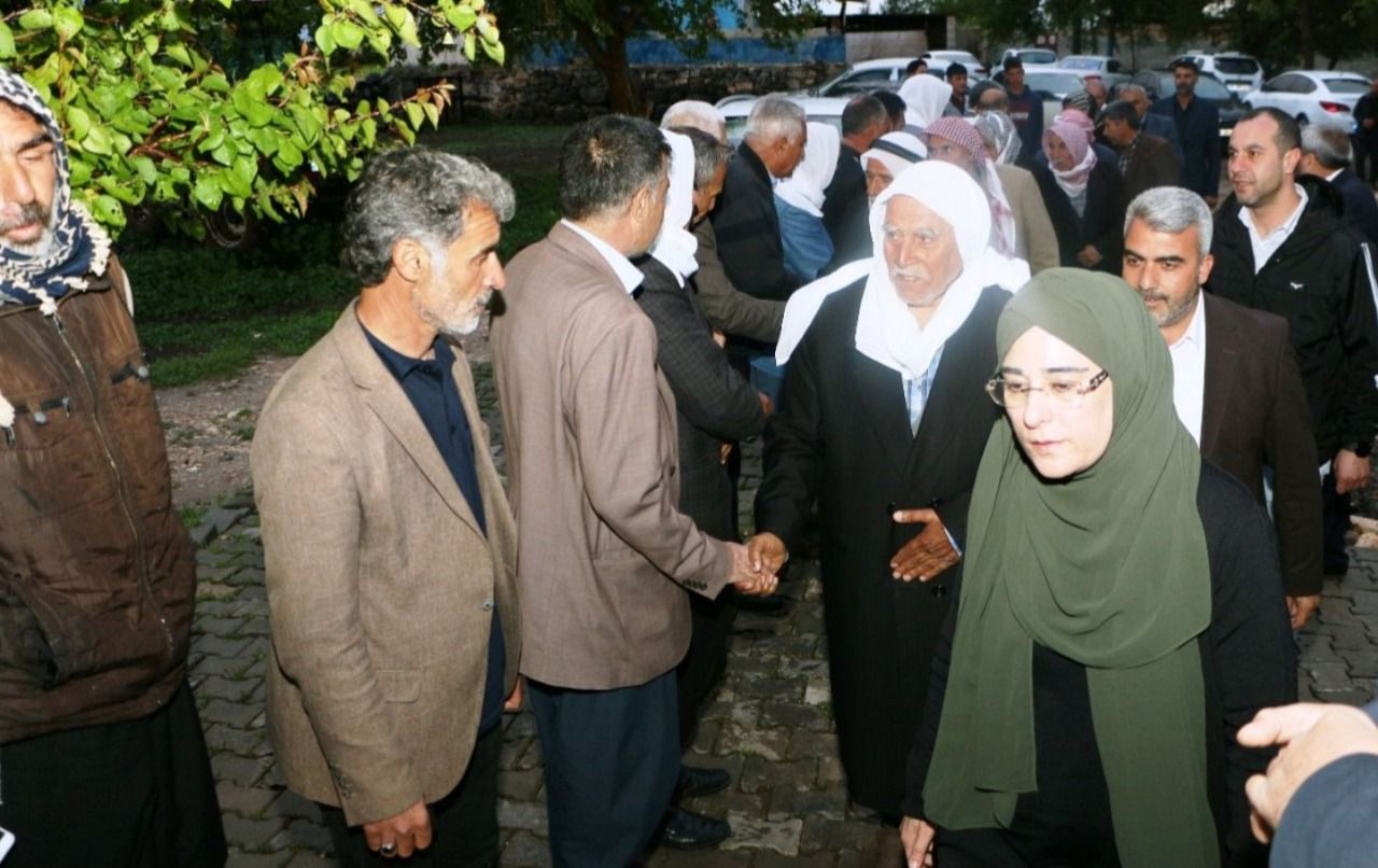 Vekil adayı Yazmacı Viranşehir’de iki aile arasındaki husumeti bitirdi