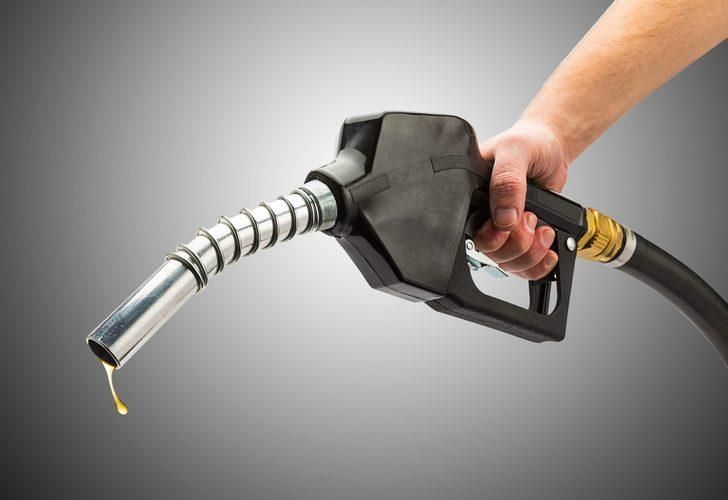 Motorinde bir indirim iptal edildi, daha büyüğü geliyor! Akaryakıt fiyatları bu gece değişiyor