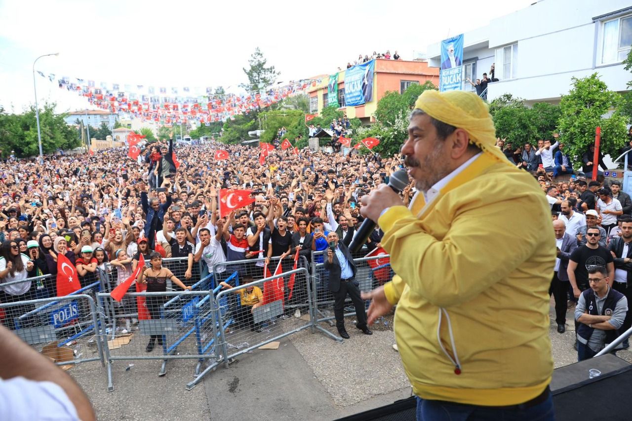 Fatih Mehmet Bucak'a 40 bin kişiden Sevgi Seli