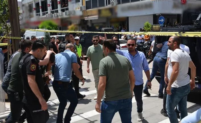 Babasını öldüren adamı öldürdü!