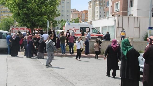 Kahreden olay! 13. kattaki evlerinin balkonundan düşen anne ve iki çocuğu hayatını kaybetti