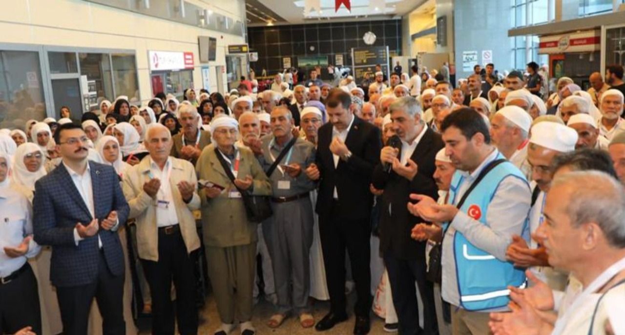 Şanlıurfa'da Kutsal yolculuğa ilk kafileyi Vali uğurladı
