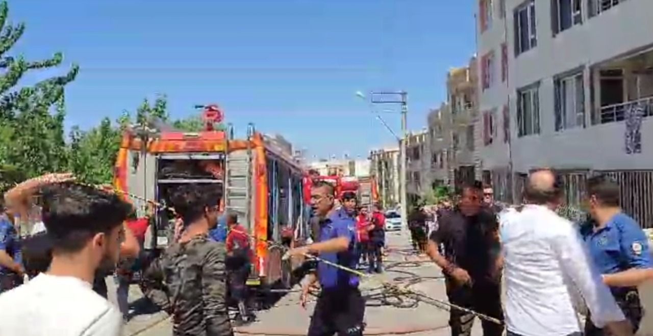 Haliliye’de 4 katlı apartmanda yangın paniği: 2'si çocuk 3 kişi kurtarıldı