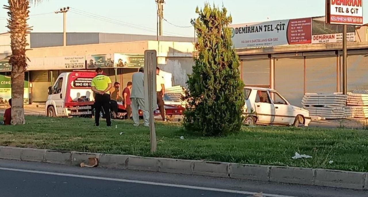 Urfa’da otomobil refüjü aşıp karşı yola geçti: 2 yaralı