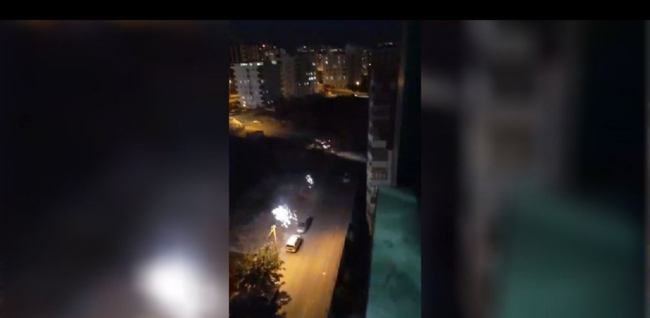 Elektrik telleri bu kez araçlara zarar verdi!