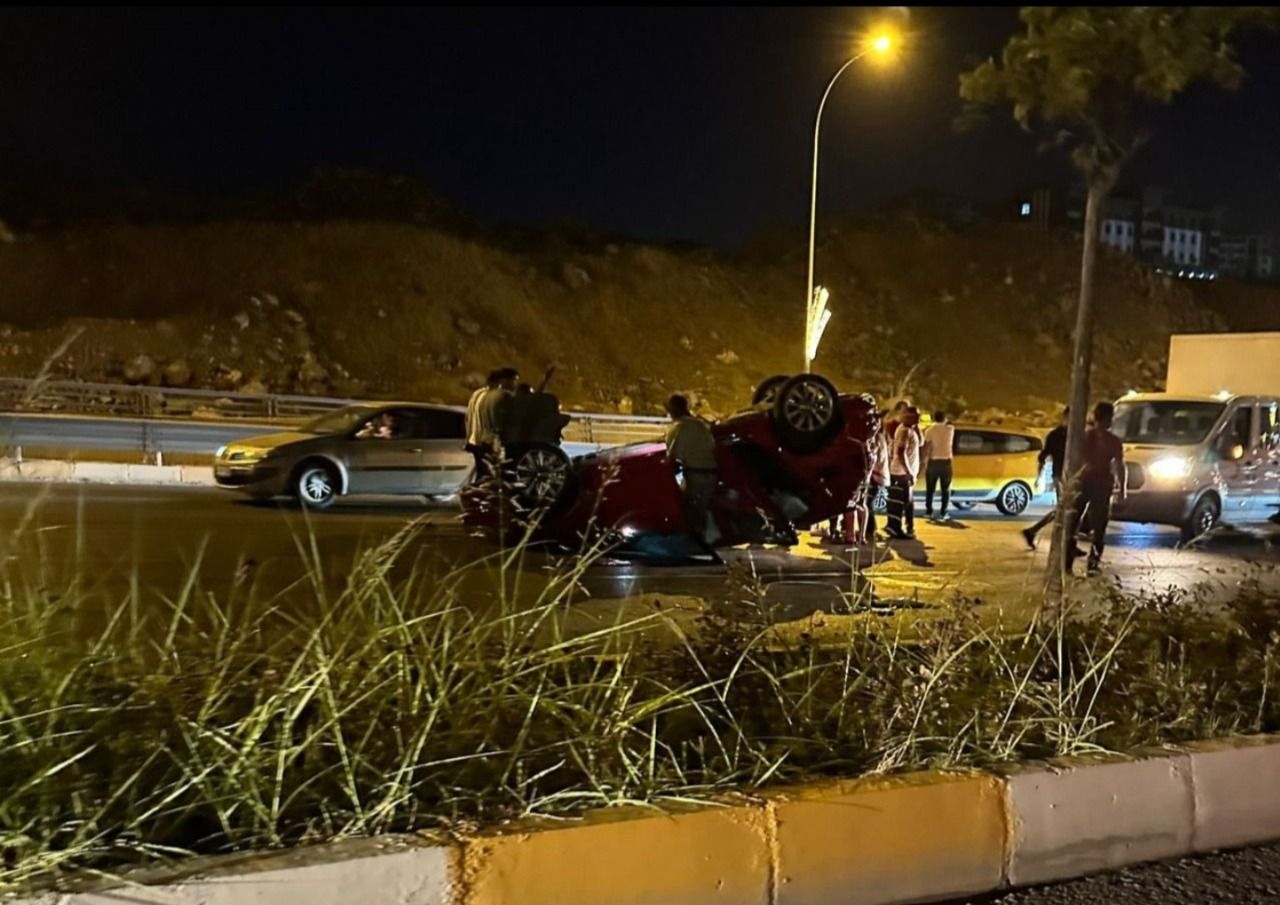 Diyarbakır yolu üzerinde kaza! Takla attı