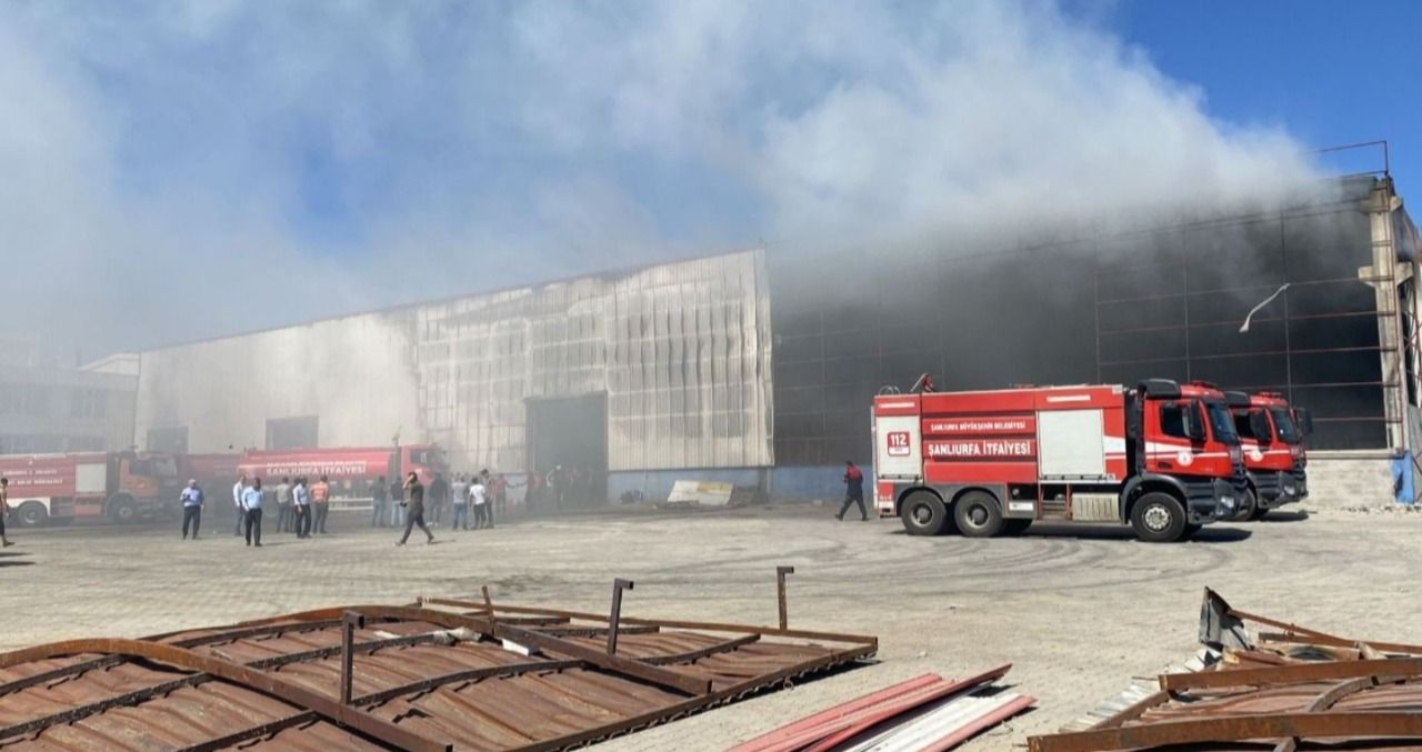 Şanlıurfa'da geri dönüşüm fabrikasında yangın!