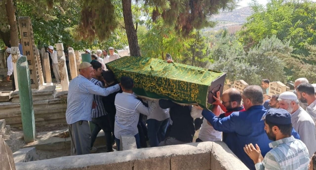 Şeyh İzzeddin Aksan'ın torunu Urfa’da son yolculuğuna uğurlandı