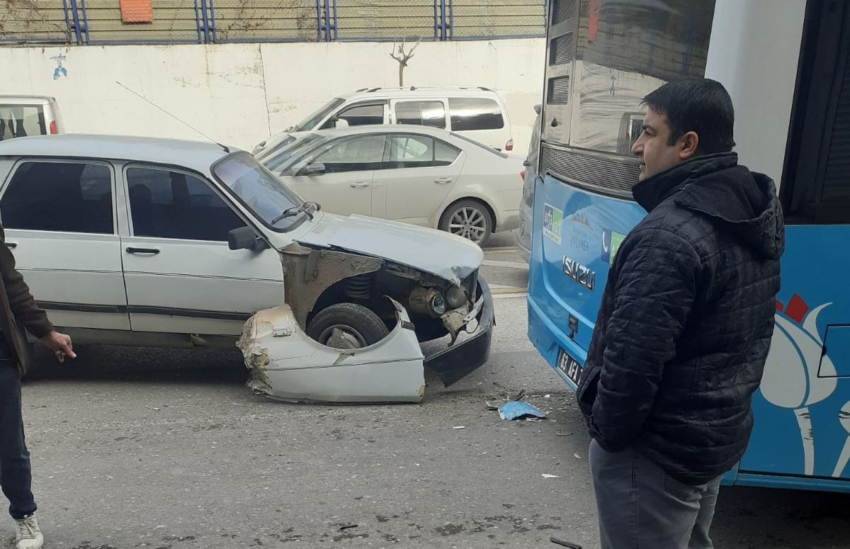 Urfa’da TOGG’a ilk kazasını yaşatmıştı Toros bu kez belediye otobüsüne arkadan çarptı