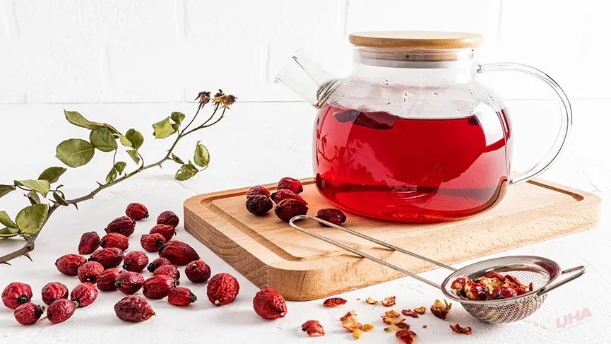 C vitamini bombası kuşburnu! Çayını yaparken dikkat