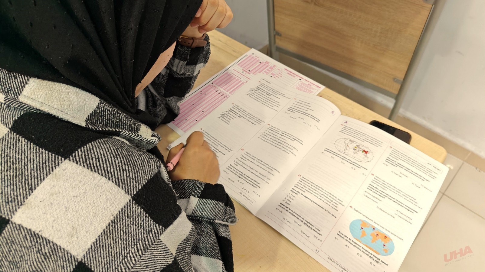 EYYÜBİYELİ GENÇLER İŞİ SIKI TUTUYOR