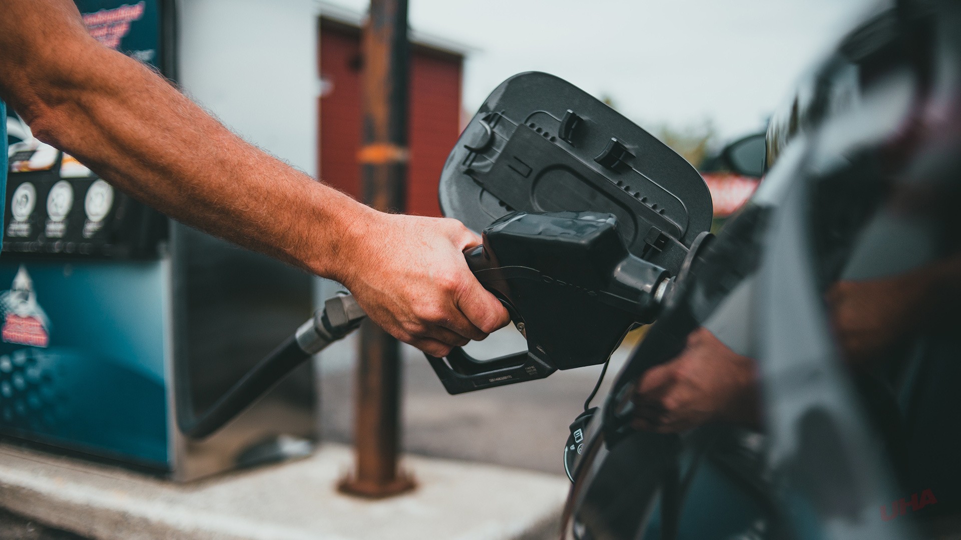 Akaryakıt fiyatları yeniden değişiyor! Bu kez motorine indirim geliyor