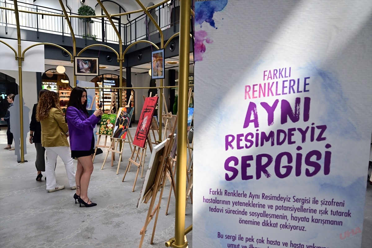 Janssen Türkiye "Farklı Renklerle Aynı Resimdeyiz" kampanyasıyla şizofreni konusunda farkındalığı artırıyor