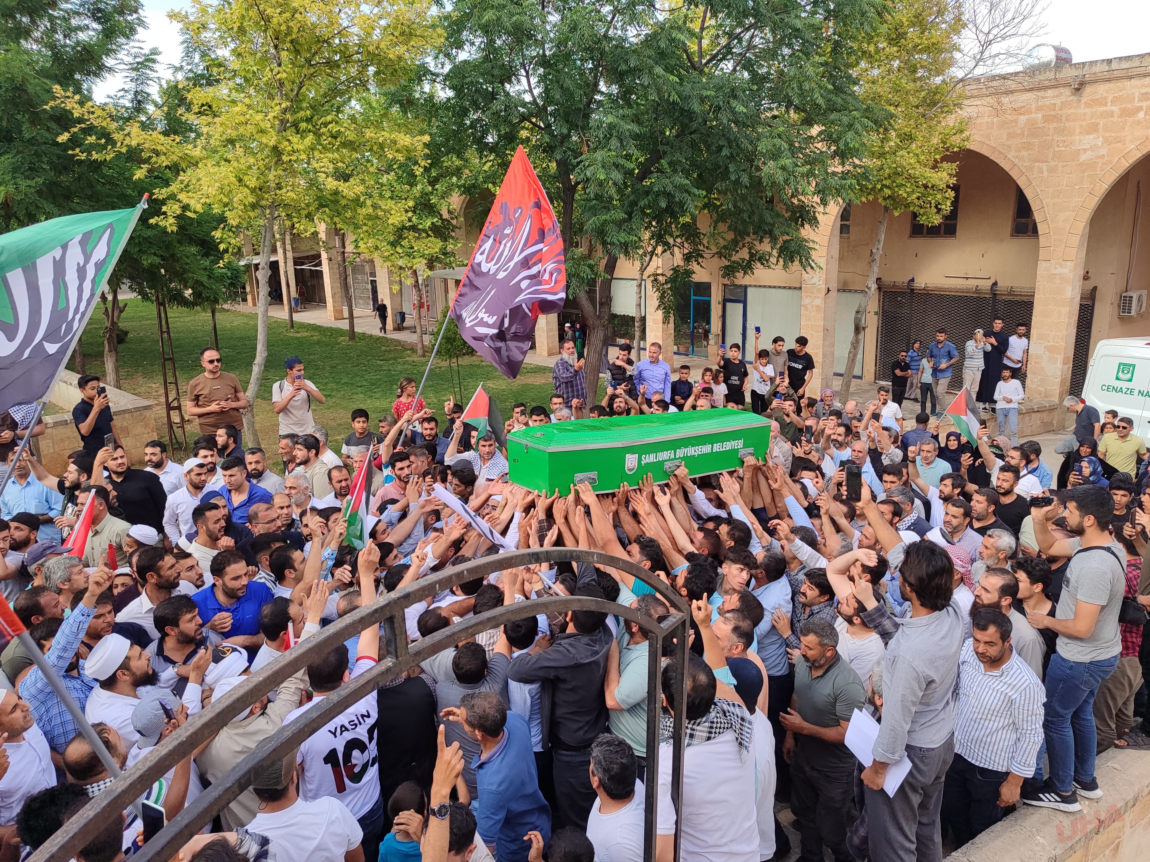 Şanlıurfa'da Şehit Saklanan’ın cenazesine yoğun katılım Son yolculuğuna uğurlanıyor