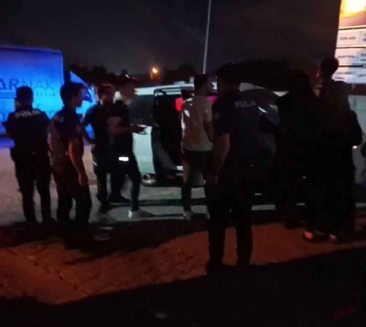 Bebeğini cami önüne bırakan 17 yaşındaki baba gözaltında