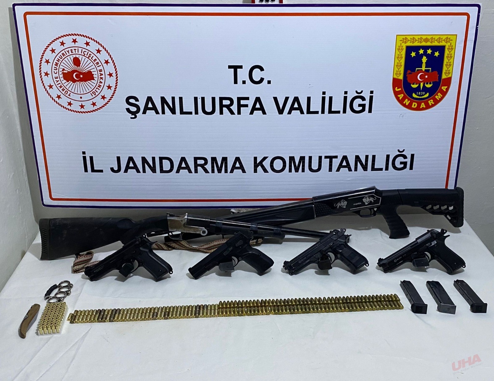 Şanlıurfa'da Bayram Huzuru İçin Geniş Kapsamlı Güvenlik Operasyonu: Yüzlerce Suç Aleti ve Narkotik Madde Ele Geçirildi