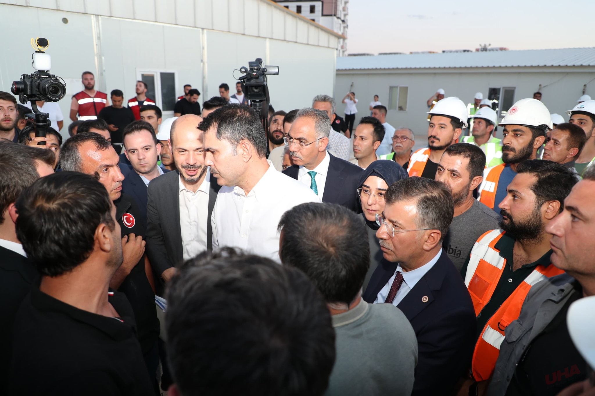 BAKAN KURUM ŞANLIURFA’DA DEPREM KONUTLARINI İNCELEDİ