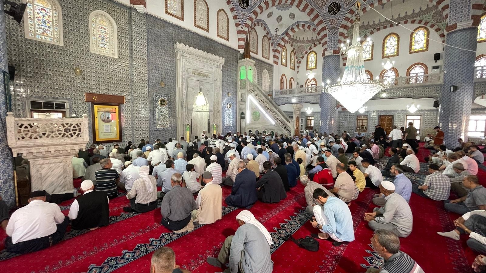 ŞANLIURFA’DA 15 TEMMUZ ŞEHİTLERİ İÇİN MEVLİT OKUTULDU