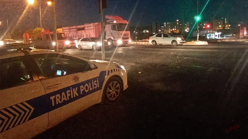 ŞANLIURFA'DA KIRMIZI IŞIK VE CEP TELEFONU DENETİMİNDE 6 SÜRÜCÜYE CEZA!