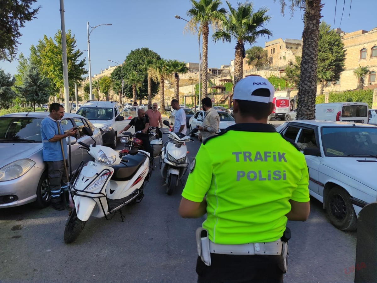 ŞANLIURFA'DA MOTOSİKLET SÜRÜCÜLERİNE SIKI DENETİM