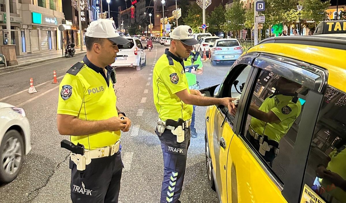 Şanlıurfa'da Trafik Denetimlerinde Alkollü Sürücülere Sıkı Denetim: Cezalar Artıyor