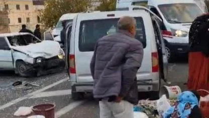 Şanlıurfa’da Organize Sanayi Bölgesi Çıkışında Feci Kaza: 1’i Ağır 2 Yaralı